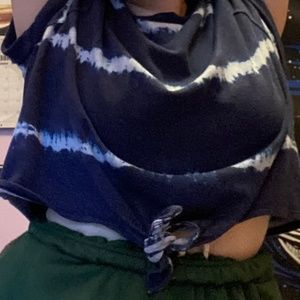 Blue striped cropped shirt